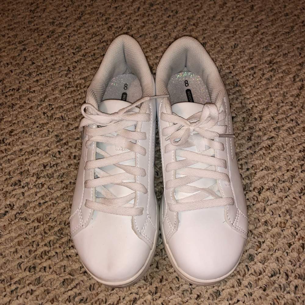 White tennis shoes